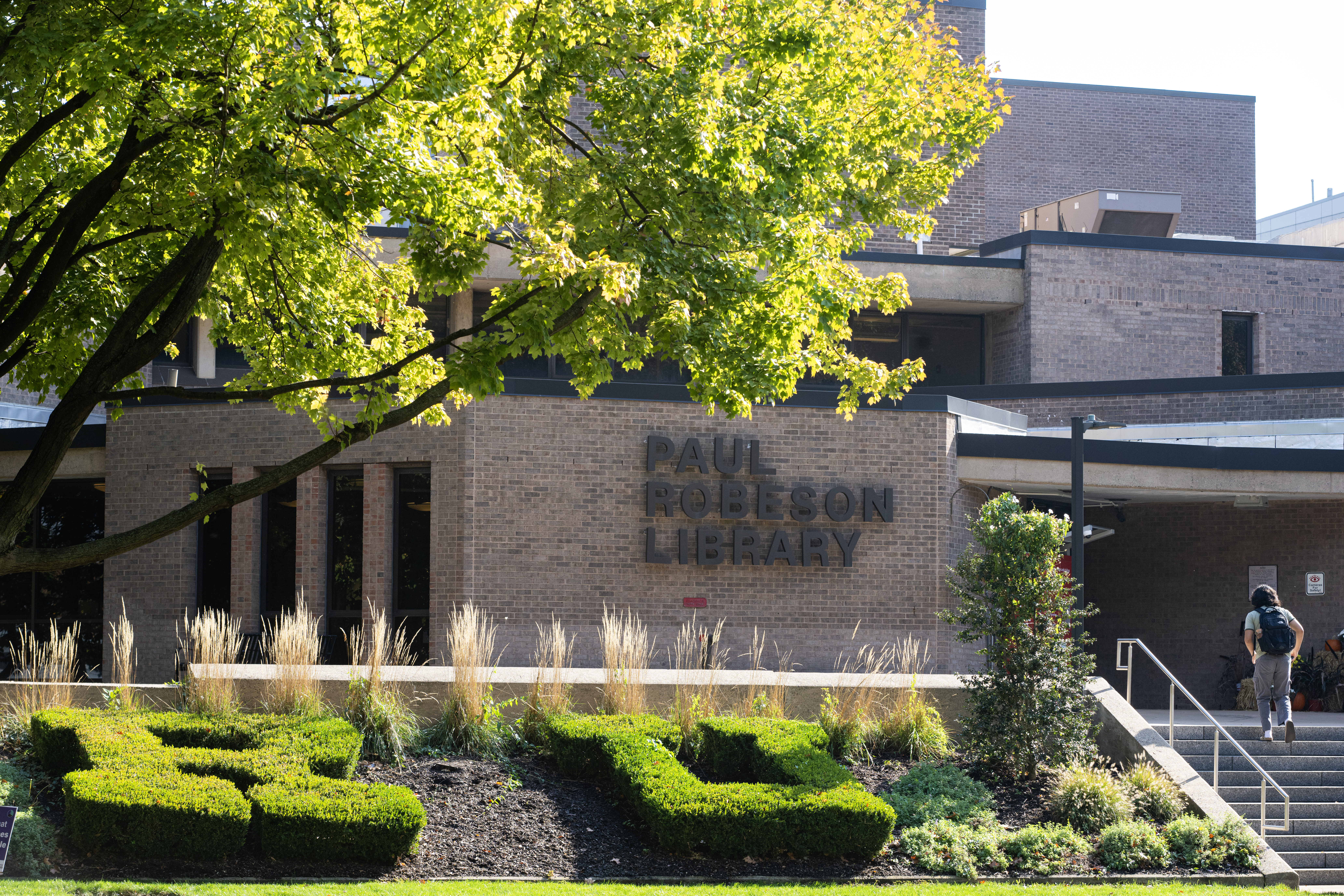 Photograph of the Paul Robeson Library by Nick Romanenko ©2024 Rutgers, The State University of New Jersey