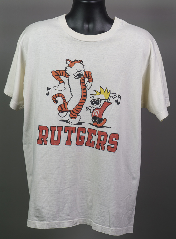 T-Shirt: Calvin and Hobbes Graphic